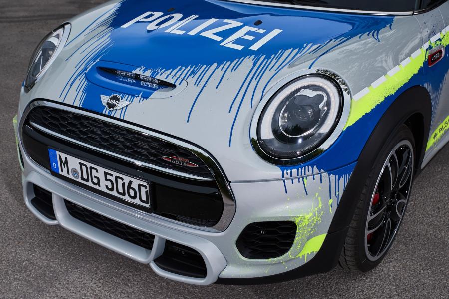 Детали экстерьера Mini John Cooper Works Polizei (F56) 2018 года  (фото 2 из 13)